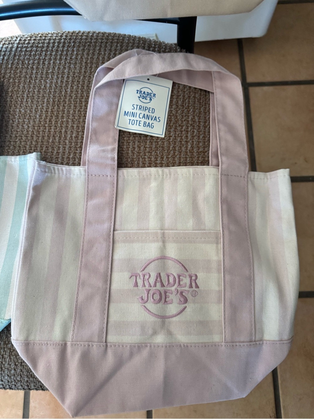 Trader Joe’s Summer Pastel Limited Edition Mini Toe Bag (Set of 4) - Picture 4 of 5